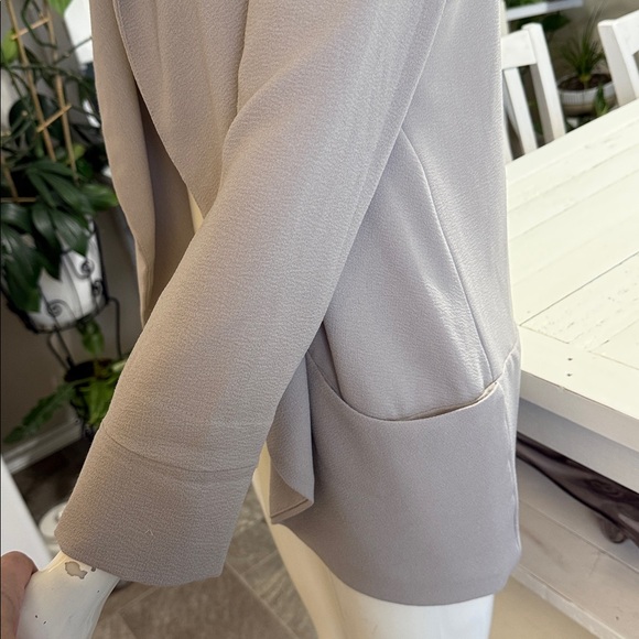 Babaton Wilfred Aritzia Elegant Gray Open Front power hip Blazer with pockets S - Picture 6 of 12